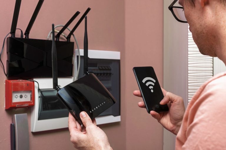 Pourquoi et comment choisir un modem-routeur fiable pour sécuriser le télétravail en PME ?