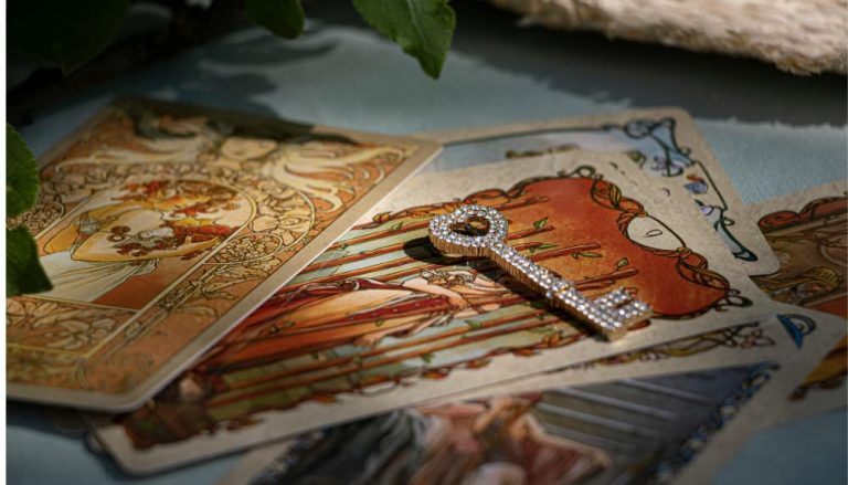 En 2026, la consultation médium s'invite dans le cercle du développement personnel